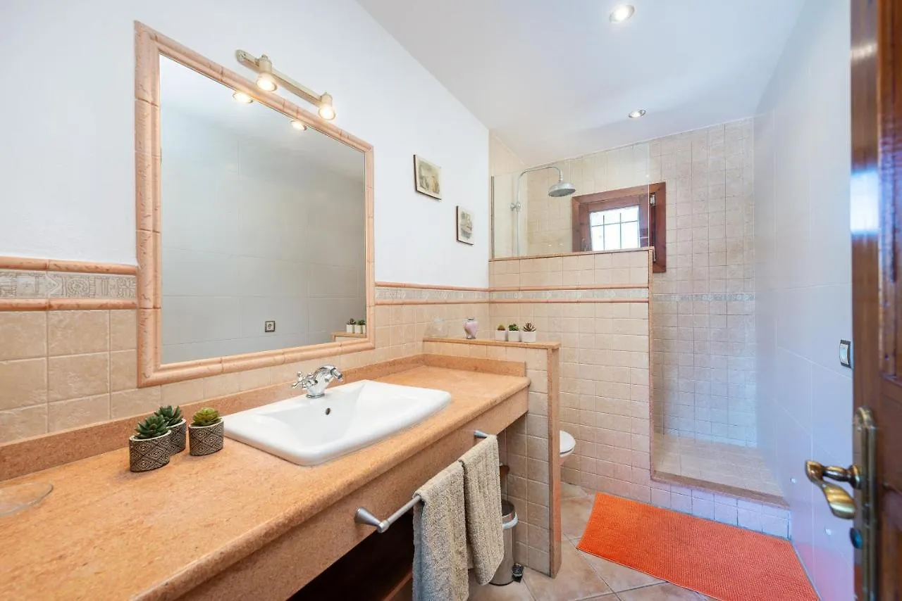 Villa Can Perello, Swimming Pool And Gardens 柳维