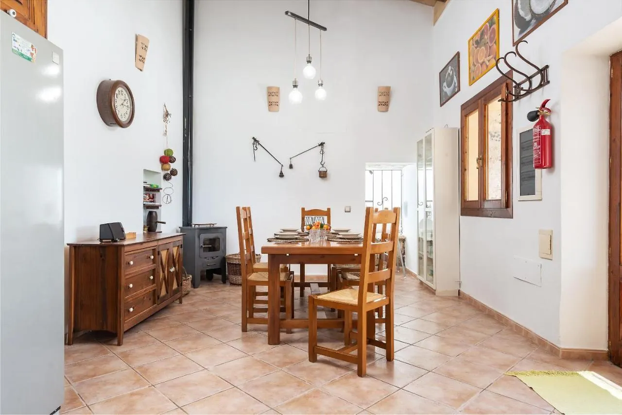 Villa Can Perello, Swimming Pool And Gardens 柳维
