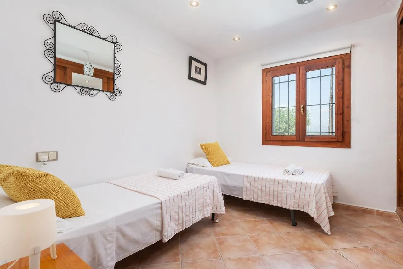 Villa Can Perello, Swimming Pool And Gardens 柳维