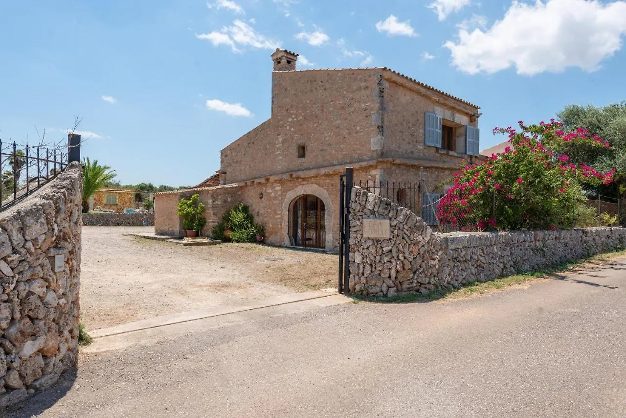 Villa Can Perello, Swimming Pool And Gardens 柳维 0*,  西班牙